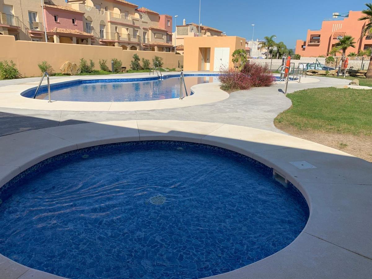 Brand New Apartment Tarifa Luaran gambar